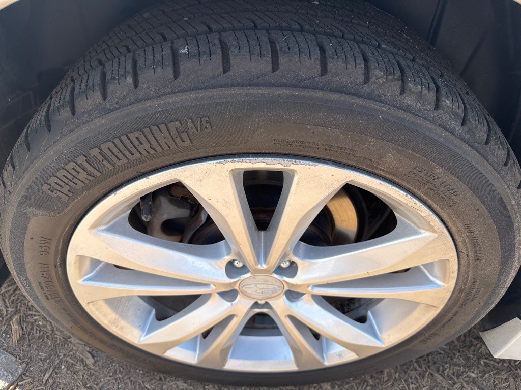 2013 Subaru Legacy Image 10