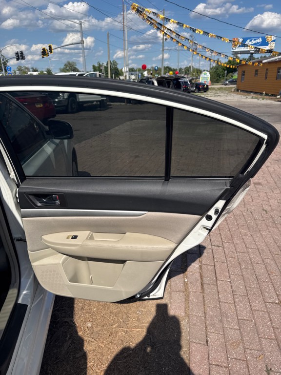 2013 Subaru Legacy Image 17