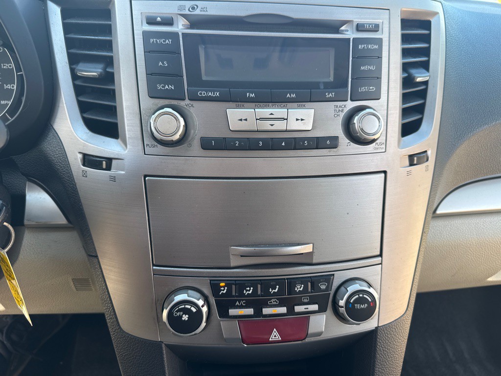 2013 Subaru Legacy Image 28
