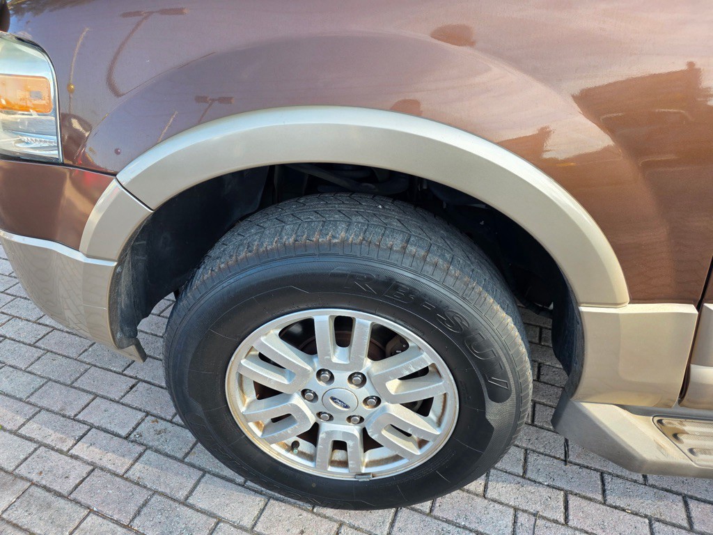 2011 Ford Expedition Image 9