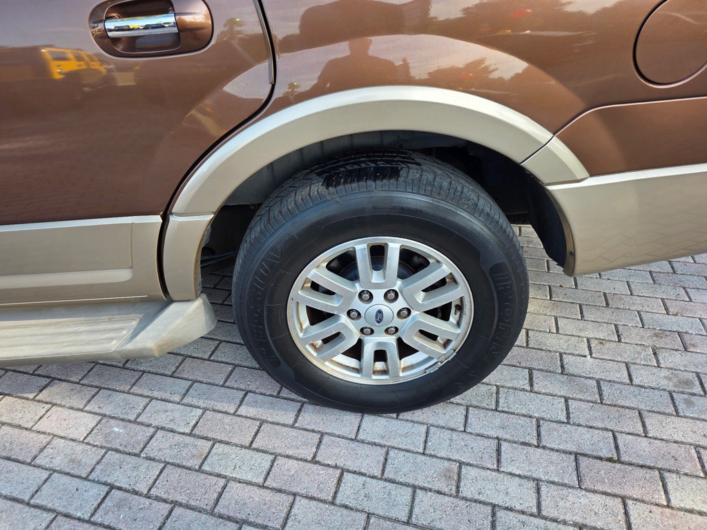 2011 Ford Expedition Image 10