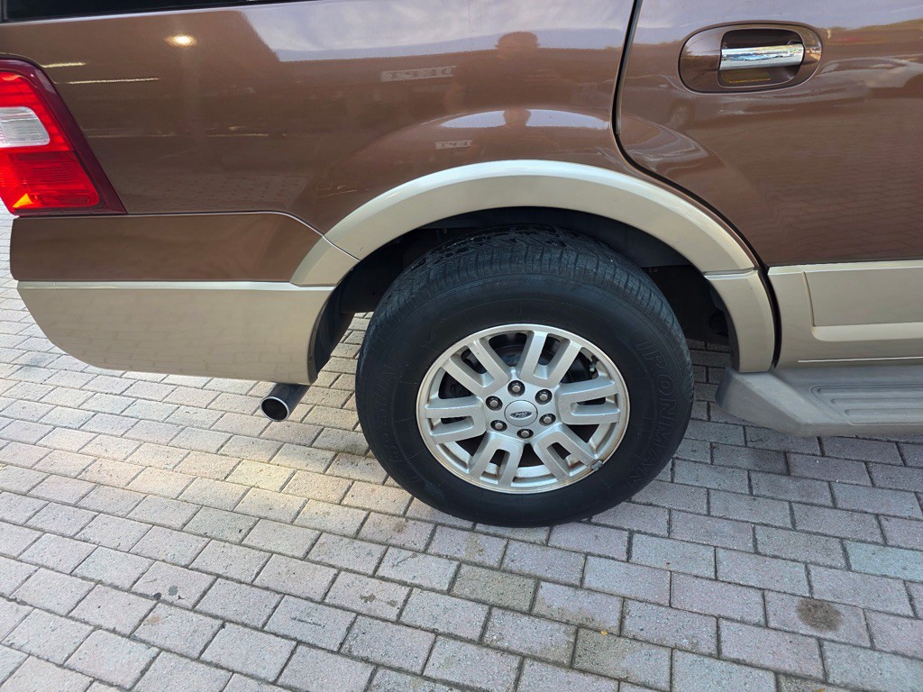 2011 Ford Expedition Image 11