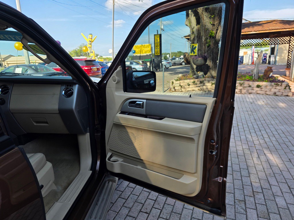 2011 Ford Expedition Image 13