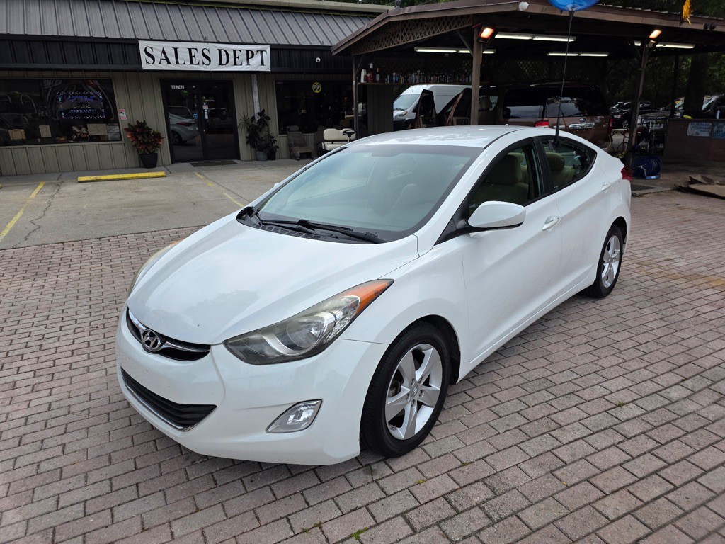 2013 Hyundai Elantra Image 3
