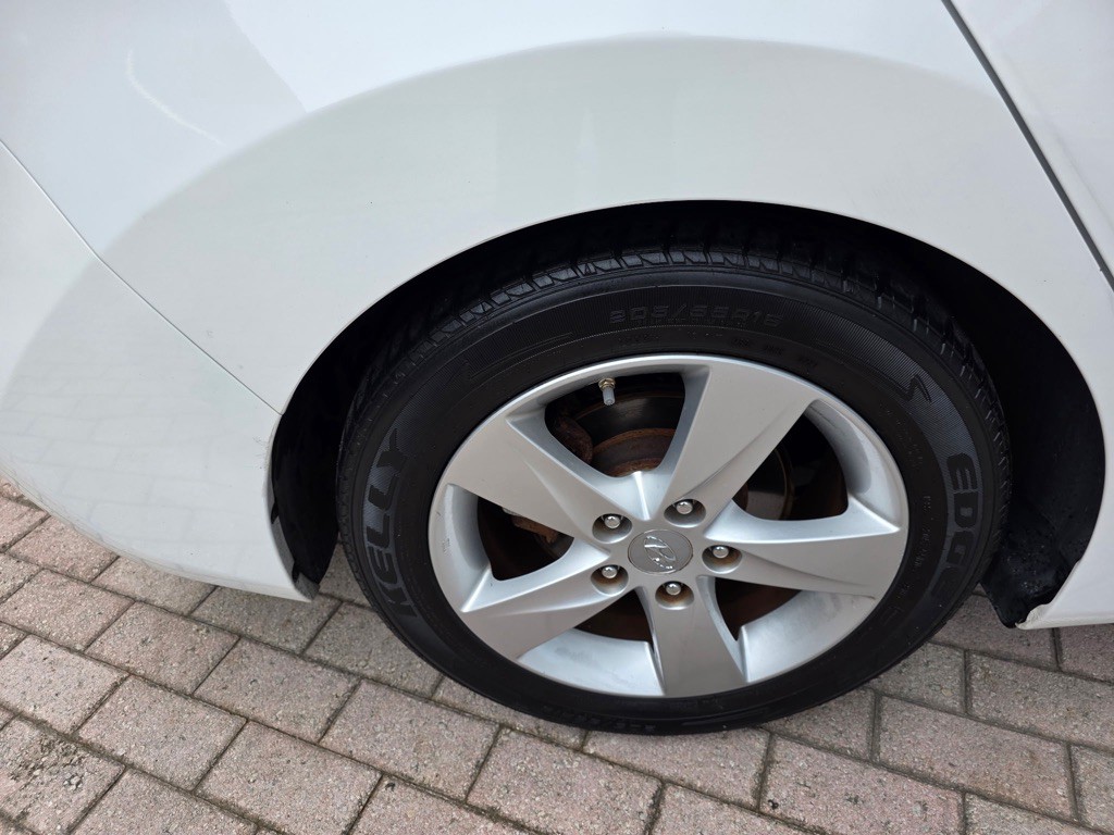 2013 Hyundai Elantra Image 7
