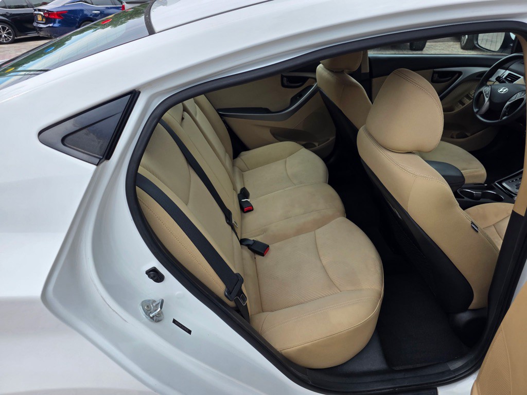 2013 Hyundai Elantra Image 11