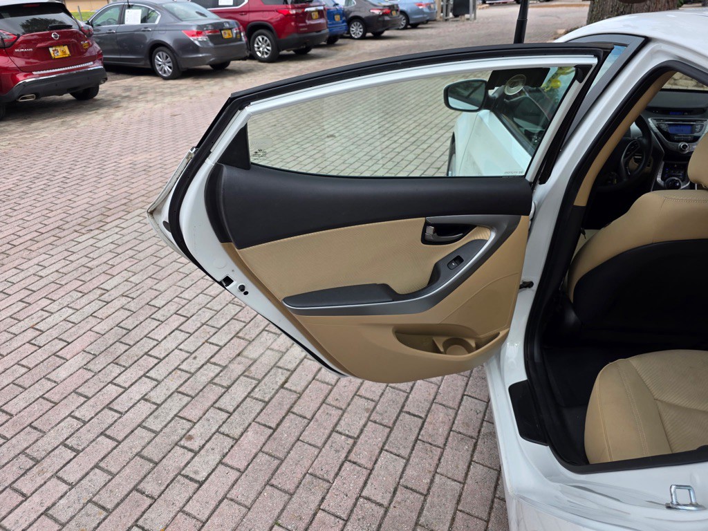 2013 Hyundai Elantra Image 12