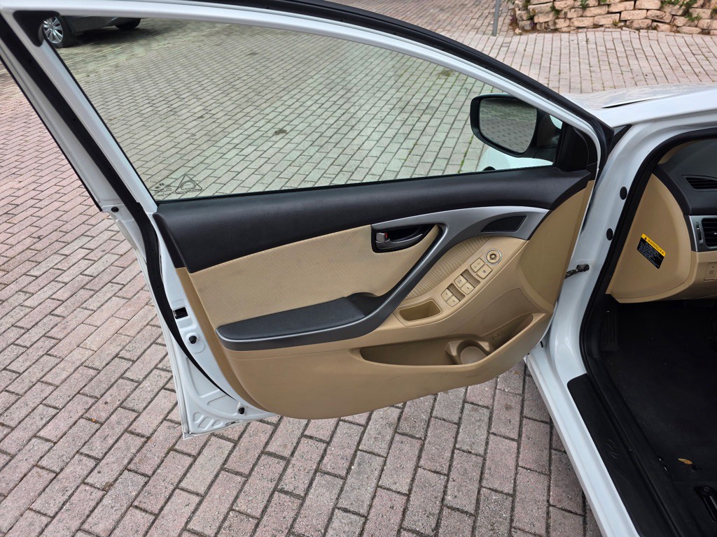 2013 Hyundai Elantra Image 13