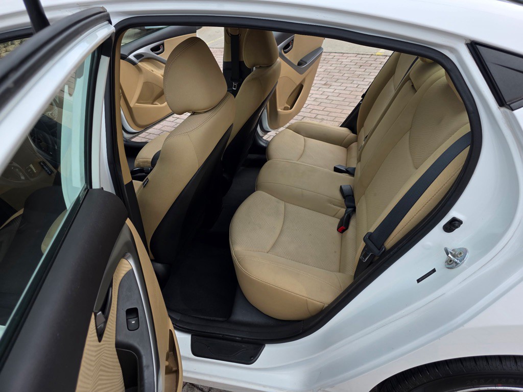 2013 Hyundai Elantra Image 14