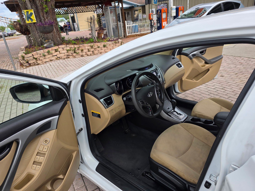 2013 Hyundai Elantra Image 15