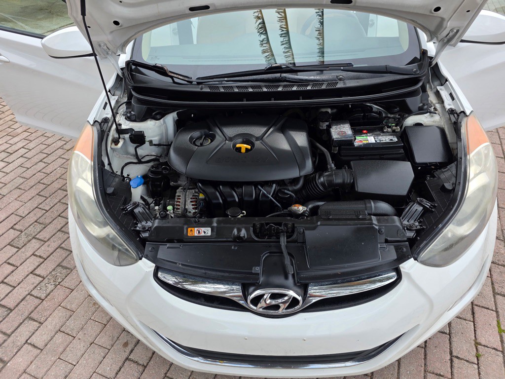2013 Hyundai Elantra Image 17