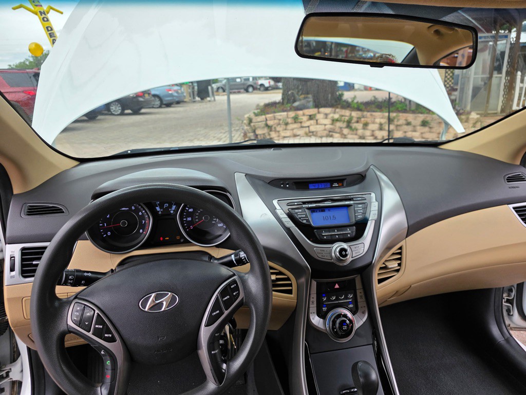 2013 Hyundai Elantra Image 20