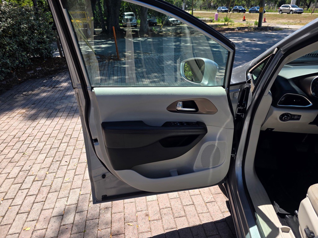 2019 Chrysler Pacifica Image 10