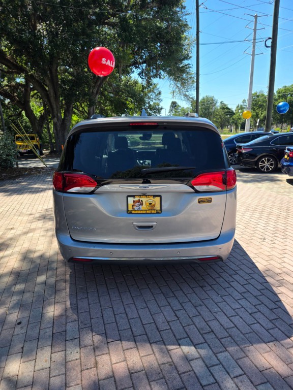 2019 Chrysler Pacifica Image 11