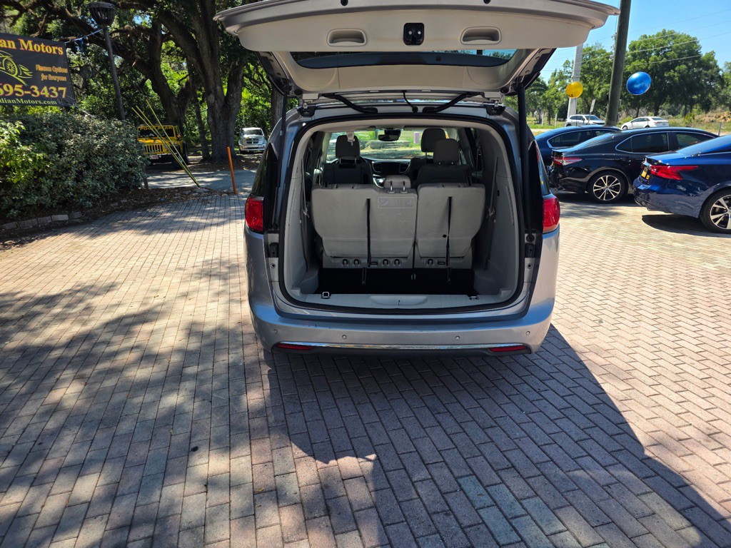 2019 Chrysler Pacifica Image 18