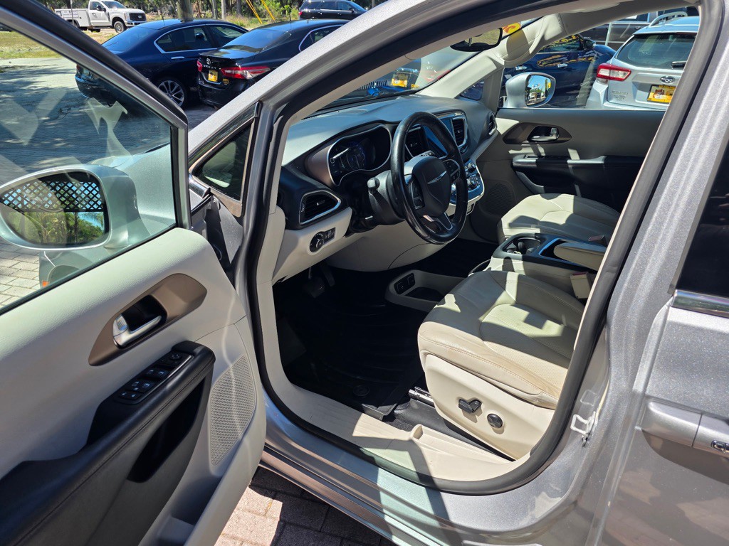 2019 Chrysler Pacifica Image 20
