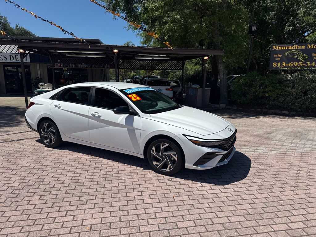 2025 Hyundai Elantra Image 1