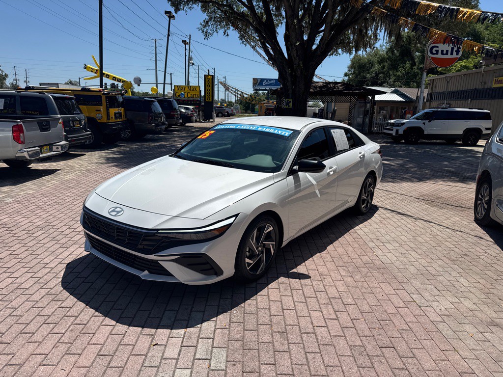 2025 Hyundai Elantra Image 4