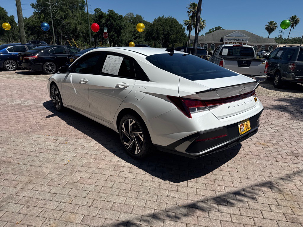 2025 Hyundai Elantra Image 6