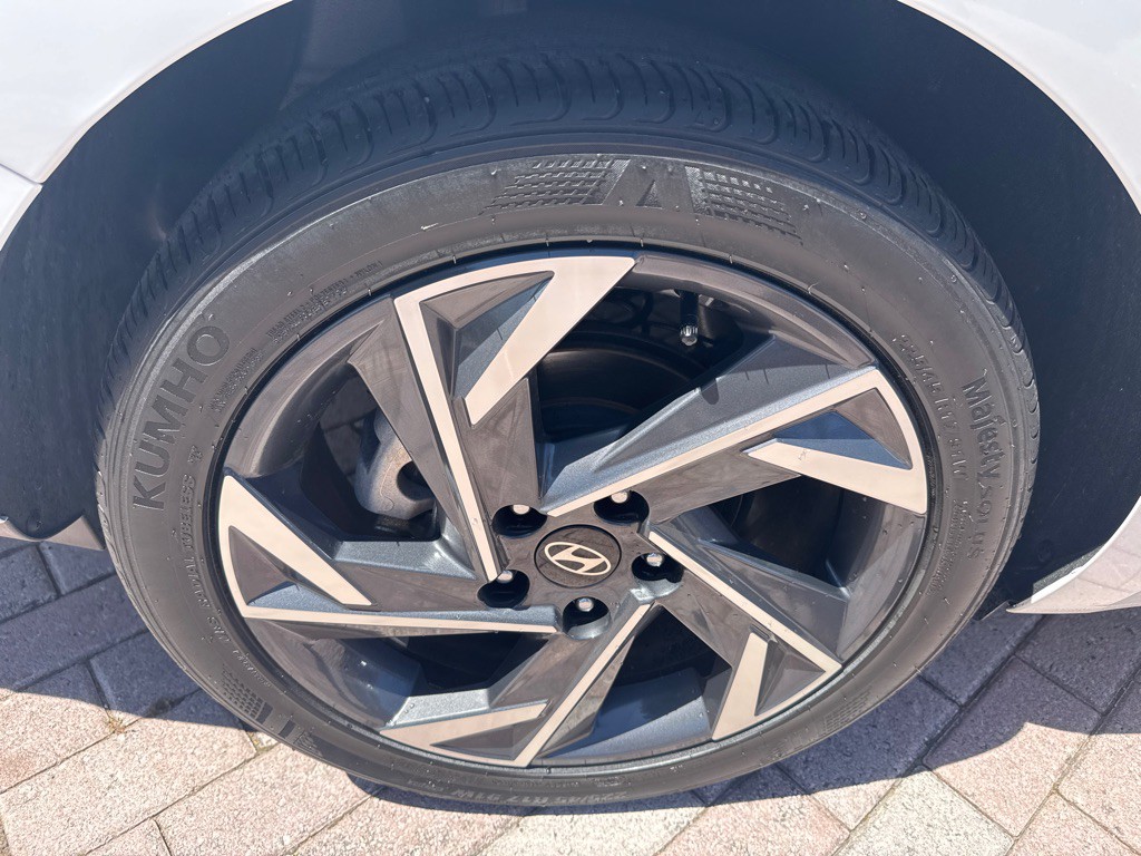 2025 Hyundai Elantra Image 10