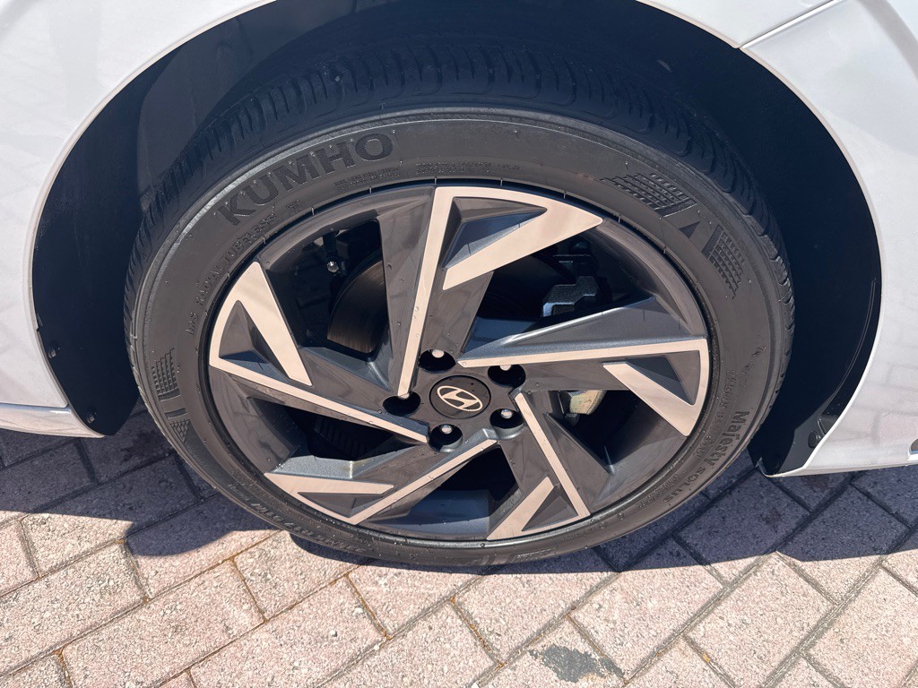 2025 Hyundai Elantra Image 11