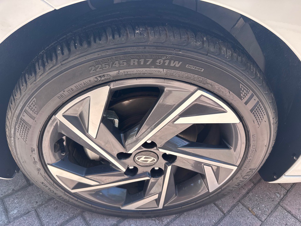 2025 Hyundai Elantra Image 12