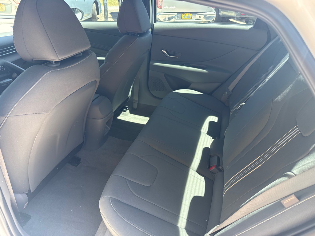 2025 Hyundai Elantra Image 26