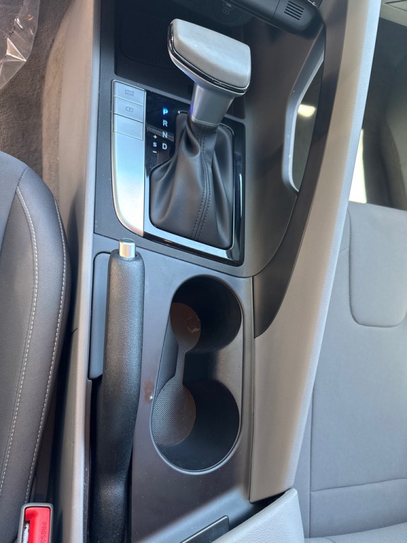 2025 Hyundai Elantra Image 38