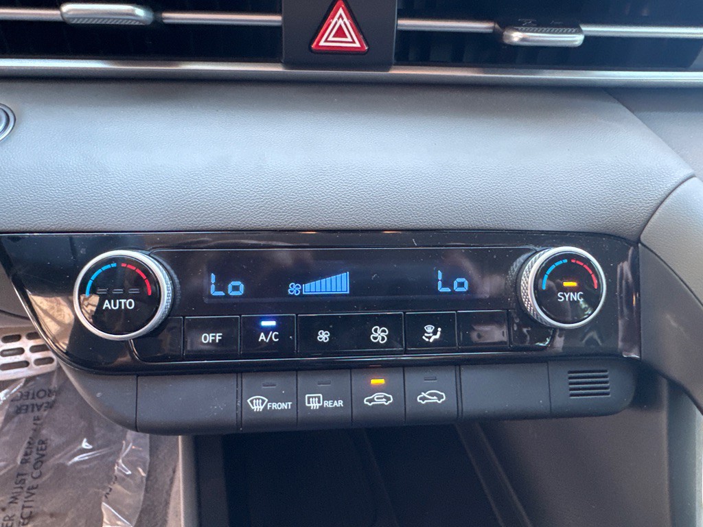 2025 Hyundai Elantra Image 42