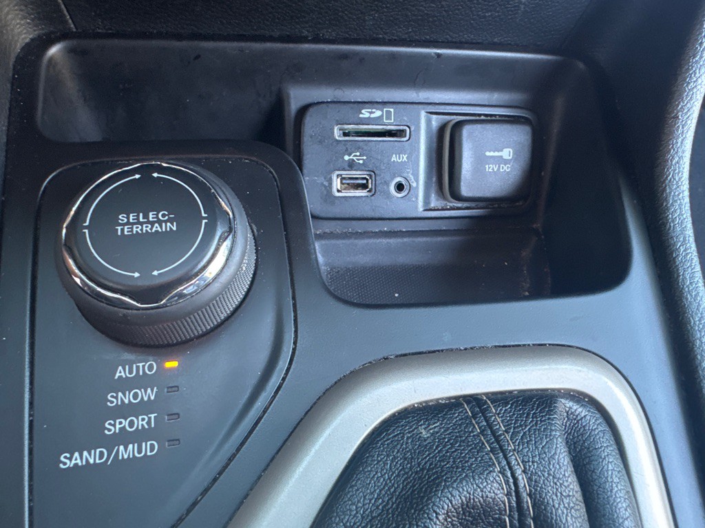 2018 Jeep Cherokee Image 22
