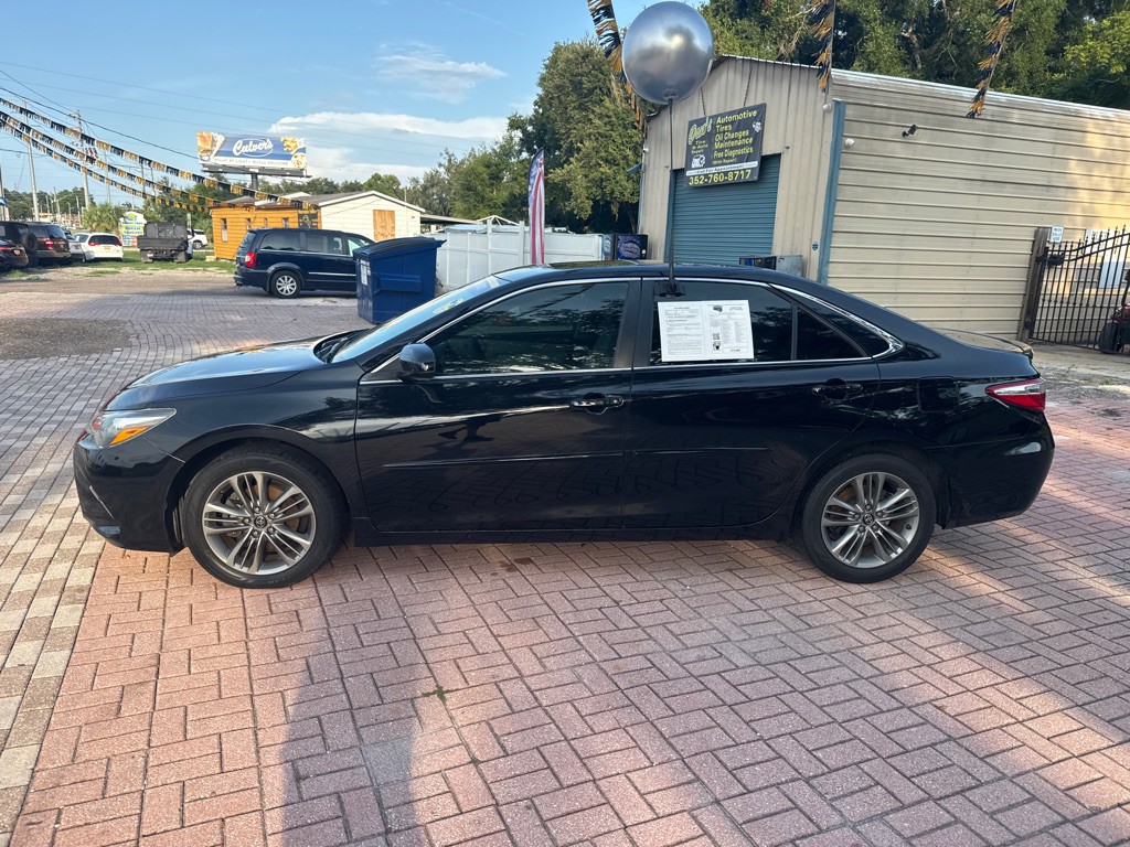 2017 Toyota Camry Image 4