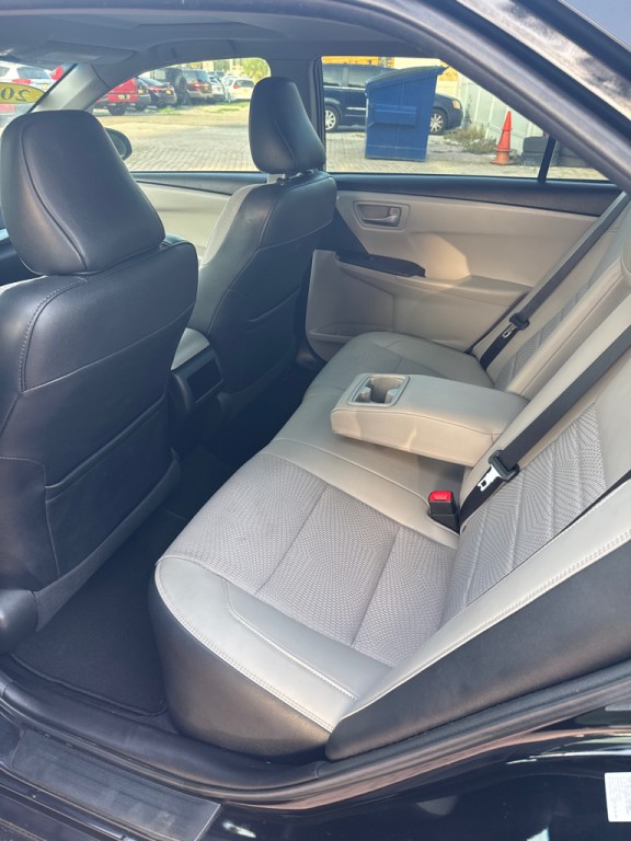 2017 Toyota Camry Image 21