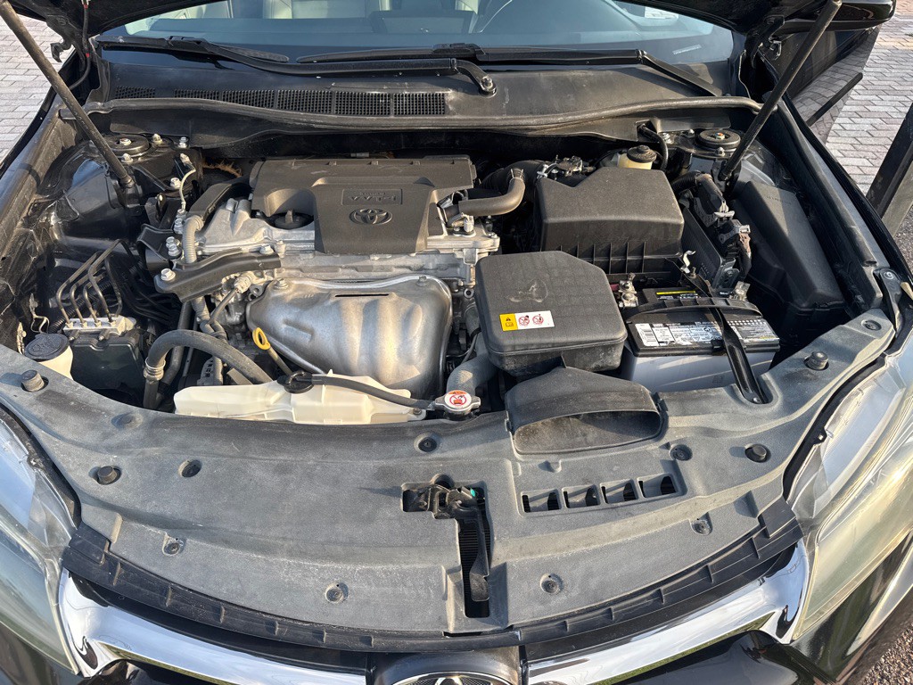2017 Toyota Camry Image 38