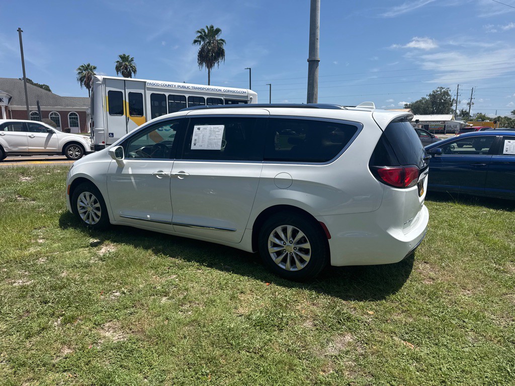 2018 Chrysler Pacifica Image 4