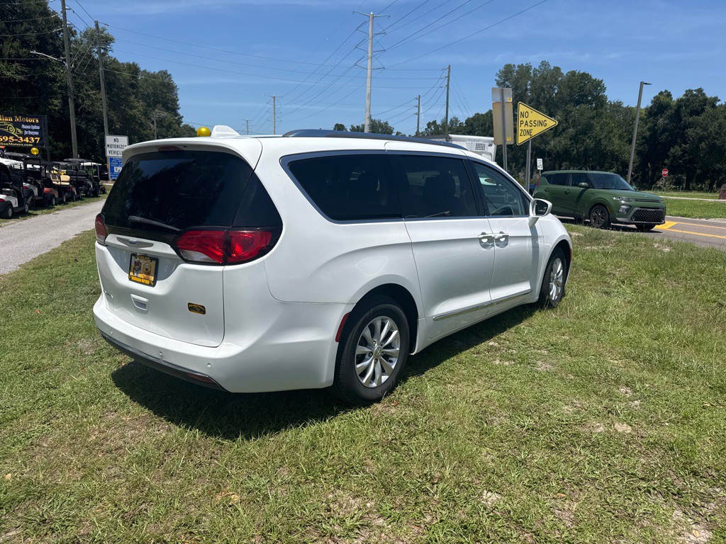 2018 Chrysler Pacifica Image 6