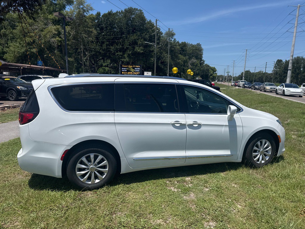 2018 Chrysler Pacifica Image 7
