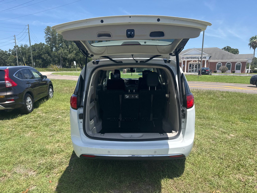 2018 Chrysler Pacifica Image 12
