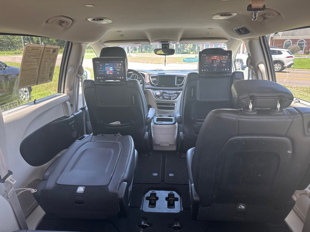 2018 Chrysler Pacifica Image 15