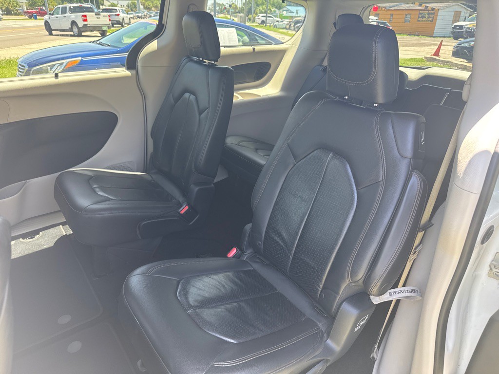 2018 Chrysler Pacifica Image 16