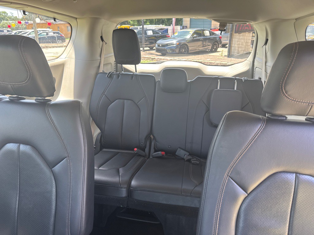 2018 Chrysler Pacifica Image 17