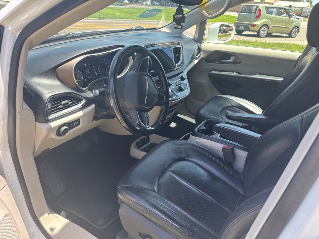 2018 Chrysler Pacifica Image 18