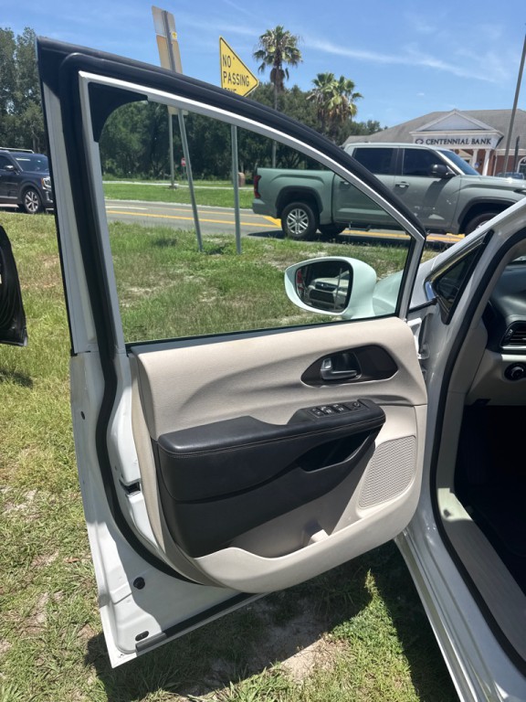 2018 Chrysler Pacifica Image 19