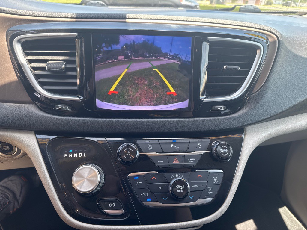 2018 Chrysler Pacifica Image 23