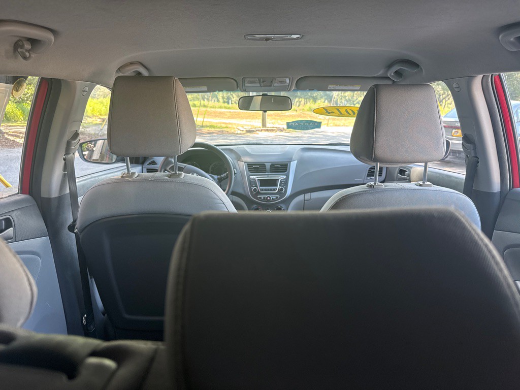 2015 Hyundai Accent Image 8