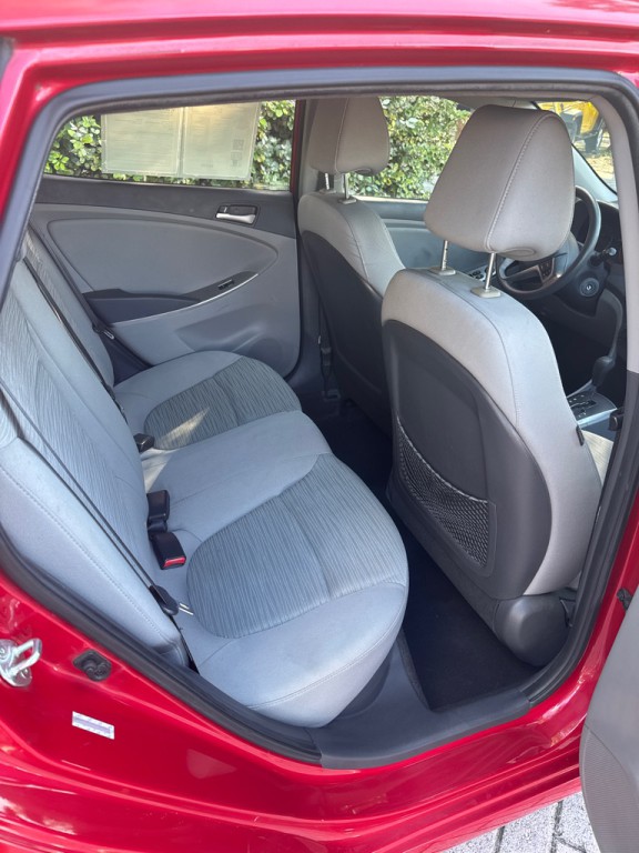 2015 Hyundai Accent Image 9