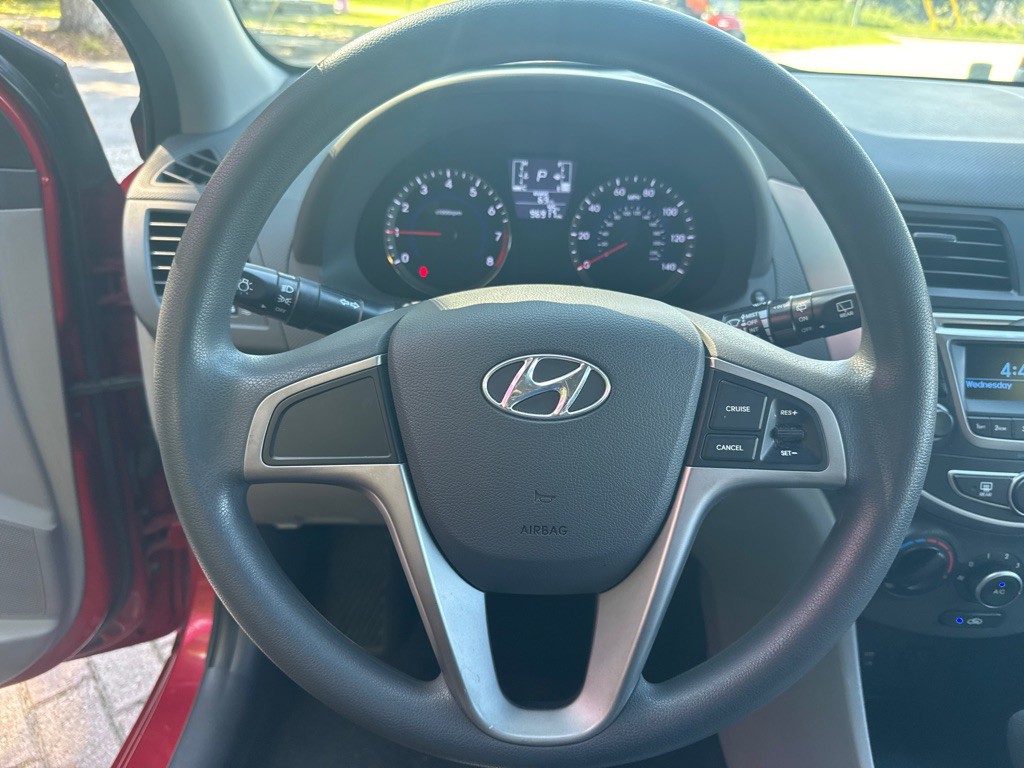 2015 Hyundai Accent Image 23