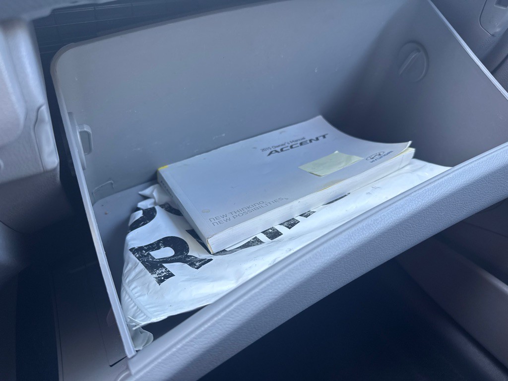 2015 Hyundai Accent Image 25