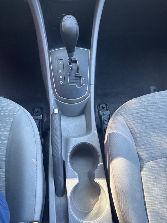 2015 Hyundai Accent Image 27