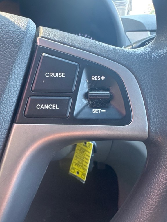 2015 Hyundai Accent Image 29