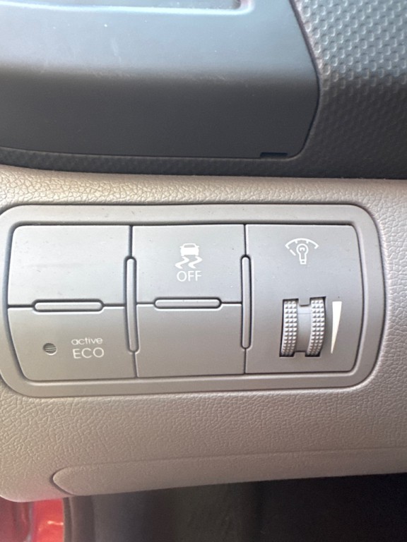 2015 Hyundai Accent Image 31
